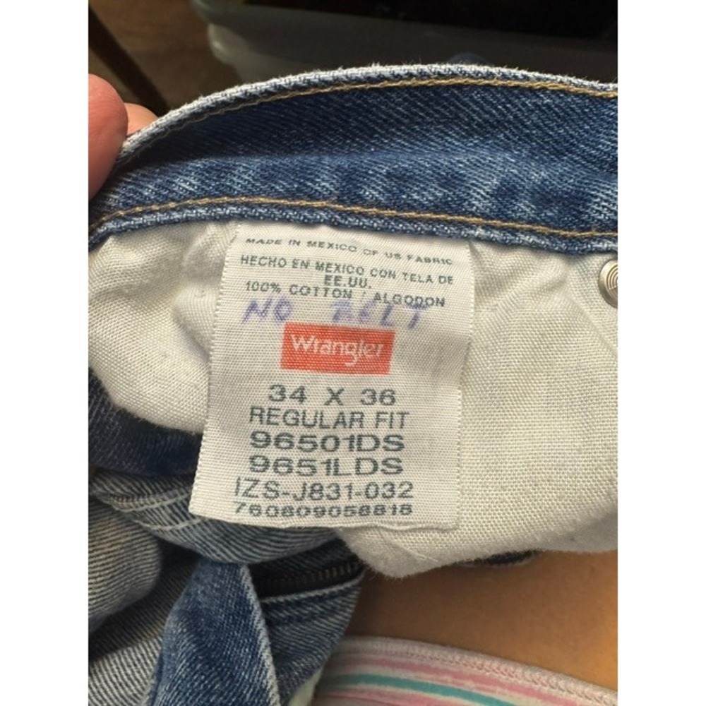 Wrangler Mens Regular Fit Denim Shorts Medium Wash Blue 96501DS Cotton Size 34 - Picture 3 of 3